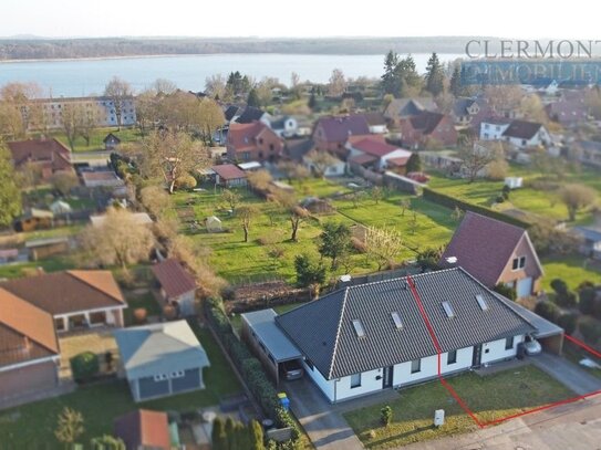 Attraktive Haushälfte mit Fußbodenhzg., EBK u. Kaminanschl. in Hohen Viecheln