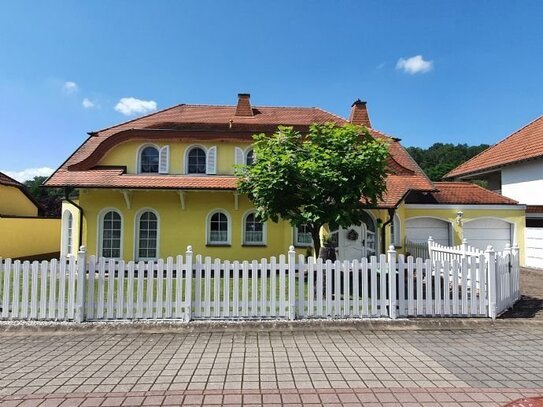 Große Villa mit Charme in ruhiger Wohnlage mit ca. 530 m² Wohn- und Nutzfläche