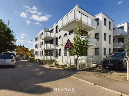 Exklusives Stadthaus Leonberg: 2 Zimmer Süd Balkon bodengleiche Dusche