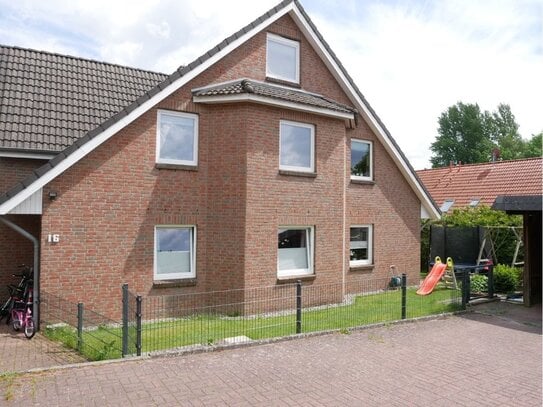 Wunderschöne, gepflegte 4-Zimmer Maisonette- Wohnung mit Loggia im Reihenhausstil in 24619 Bornhöved