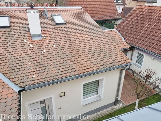 Kernsaniertes Winkel-Bungalow mit EBK & Garage im Zentrum von Röthenbach an der Pegnitz