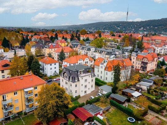 Sonniges Penthouse mit Terrasse, tollem Fernblick, 2 Bädern, Einbauküche u. Parkett im Stil-Altbau!