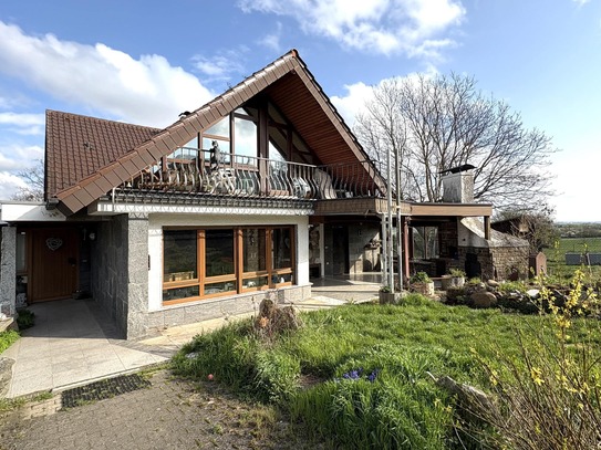 Großzügiges Einfamilienhaus mit Lagerhalle in Güglingen - Eibensbach