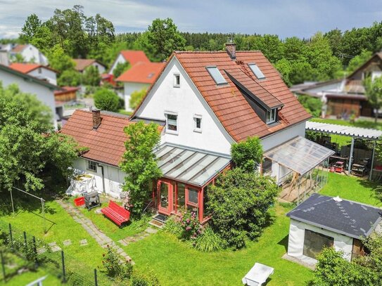 Renovierungsbedürftiges Einfamilienhaus in begehrter Sackgassenlage mit wunderschönem Garten!