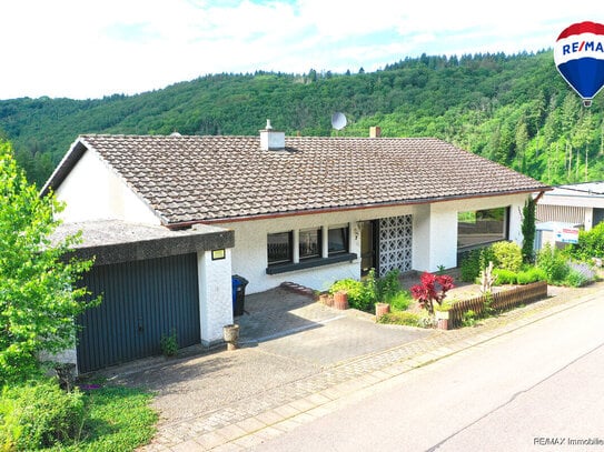 Geräumiger Bungalow mit Balkon, Garten und Garage in Dreisbach