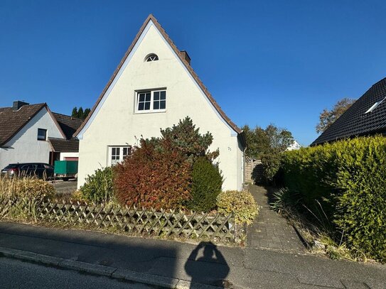 Freistehendes Einfamilienhaus mit Garage auf 750 m² Eigenland in 23569 Kücknitz (Dummersdorf)