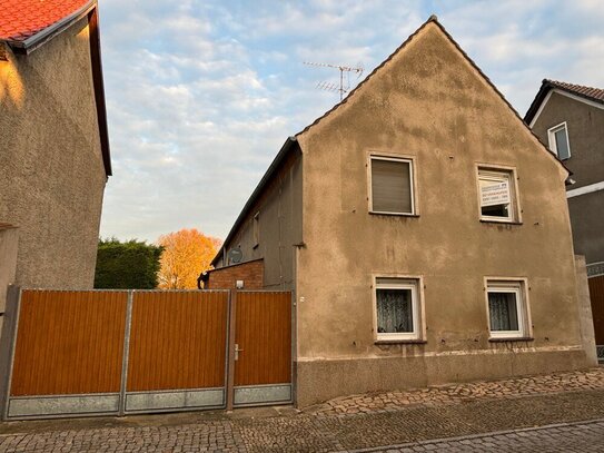 Ruhiges Wohnen im ländlichen Irxleben: Sanierungsbedürftiges Einfamilienhaus mit Gartenbereich!