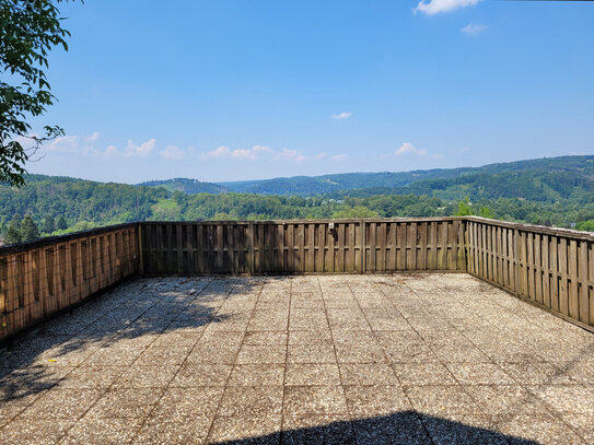 MANNELLA *Siegtal-Blick vom Esstisch aus* Gemütliches Haus mit toller Aussicht und weiterem Bauland