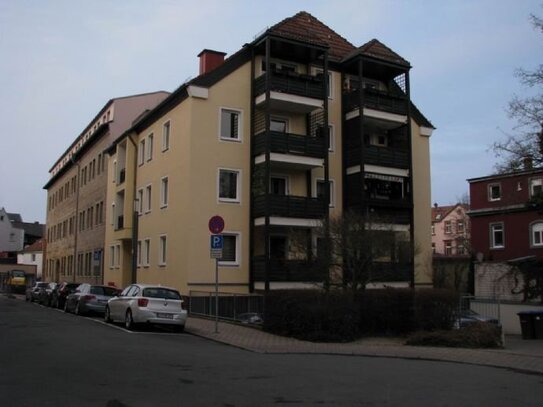 Mitten in der Stadt ruhig wohnen mit Balkon und Garage