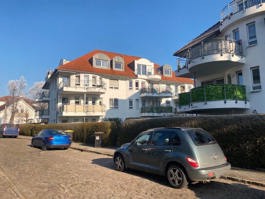 Wohnen in ruhiger Lage, Balkon und Tiefgaragenstellplatz inklusive