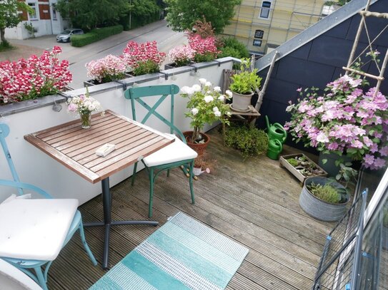 Ferienwohnung! Helle 3-Zimmer Dachgeschoßwohnung mit Balkon in 24837 Schleswig zu verkaufen.