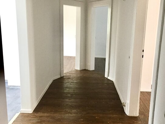 Exklusive EG-Wohnung, Kernsanierung und alles neu im Oktober 2018, moderne EBK, TGL-Bad mit Walk-In-Dusche