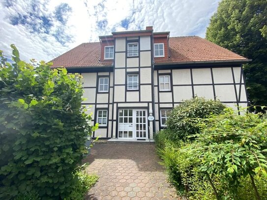 ZU VERKAUFEN: Schöne, vermietete Maisonette-Wohnung mit Balkon und Tiefgaragenstellplatz in Bad Sassendorf-Lohne