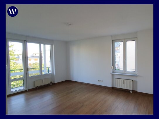 Direkt einziehen!! Renovierte 2-Raum-Wohnung mit Balkon in sonnigem Ambiente, Wannenbad, Aufzug