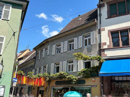 Historisches Wohn- und Geschäftshaus - FR-Altstadt