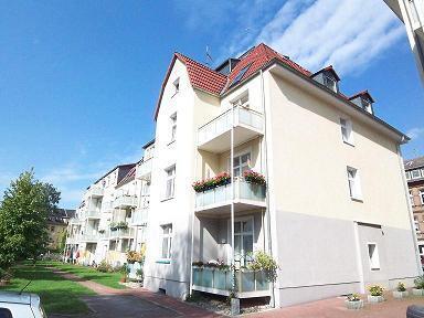 Bei VIVAWEST die Sonnenstrahlen auf dem eigenen Balkon genießen.