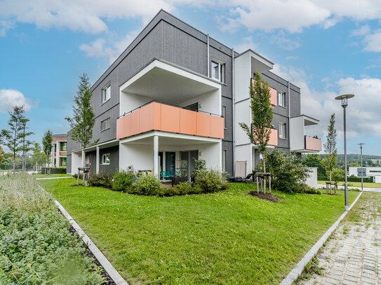 Neuwertige 2-Zimmer-Erdgeschoßwohnung mit großer Terrasse, Tiefgaragenplatz und EBK in Kümmersbruck