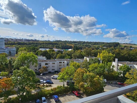 Geräumiges Apartment mit eigenem Balkon und Weitblick über Regensburg