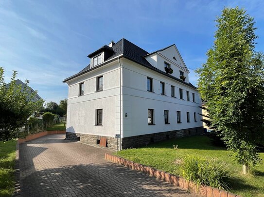 Gepflegte 3 Raum Hochparterre WE mit Tageslichtbad, PKW-Stellplatz u. Gartenanteil in Wolkenstein