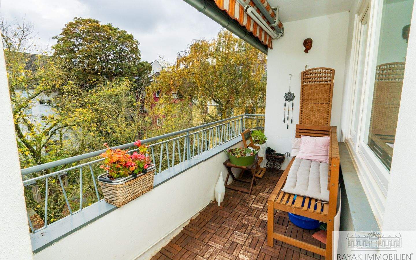 Vielversprechende Kapitalanlage: sanierte 3-Zimmer-Wohnung mit Balkon in zentraler Lage von Benrath