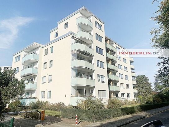 IMMOBERLIN.DE - Lichtdurchflutete Wohnung mit Südloggia, Lift & Garage im Rudower Blumenviertel