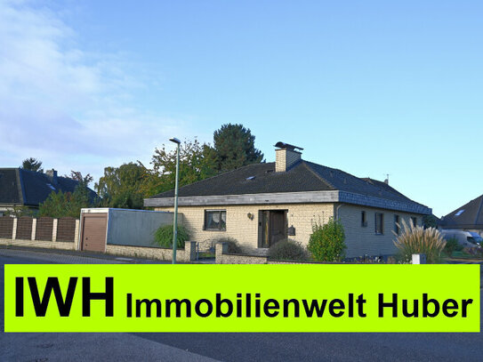 Freistehender Bungalow mit 2 Garagen, 760qm Grundstück, Keller & guter Lage