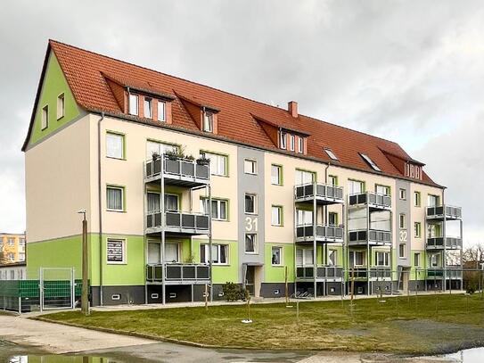 HOHENPRIEßNITZ * RUHIGE WOHNANLAGE * GUT GESCHNITTENE 3-ZIMMER-WOHNUNG mit BALKON * PARKPLATZ VOR DER TÜR