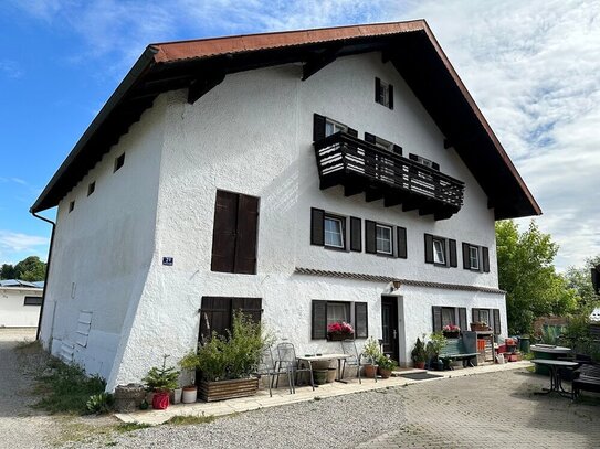 Freistehendes Einfamilienhaus mit Baugrundstück