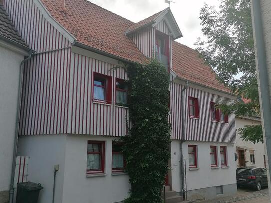 Gepflegtes Stadthaus innerhalb der historischen Stadtmauer