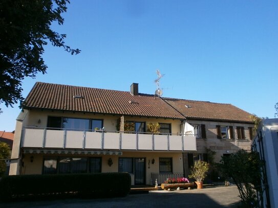 Großzügige 2-Zimmer-Wohnung mit großem Balkon im alten Ortszentrum von Erlangen-Büchenbach