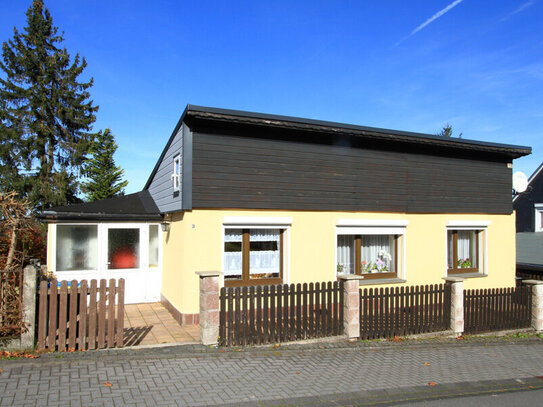 Einziehen und wohlfühlen - behaglicher Wohnbungalow mit schönem Garten und traumhafter Aussicht