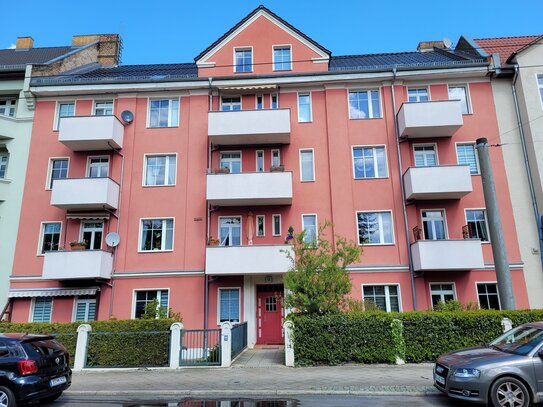 Helle 2,5-Zimmer Wohnung mit Balkon