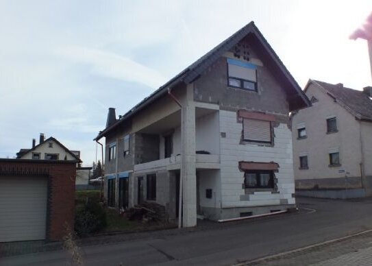 Freistehendes, weitestgehend saniertes Einfamilienhaus in Marmagen...