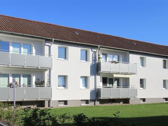 schöne Wohnung im 1. OG mit Balkon