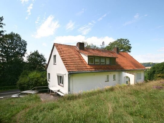 WOHNEN WIE IM URLAUB 1-2 Familienhaus mit Terrasse, Balkon, Garage und kinderfreundlichem Garten in ruhiger Waldrandlag…