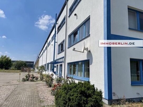 IMMOBERLIN.DE - Sehr attraktive Gewerbeimmobilie mit Freiflächen Produktions-/Lagerhalle & Bürotrakt i