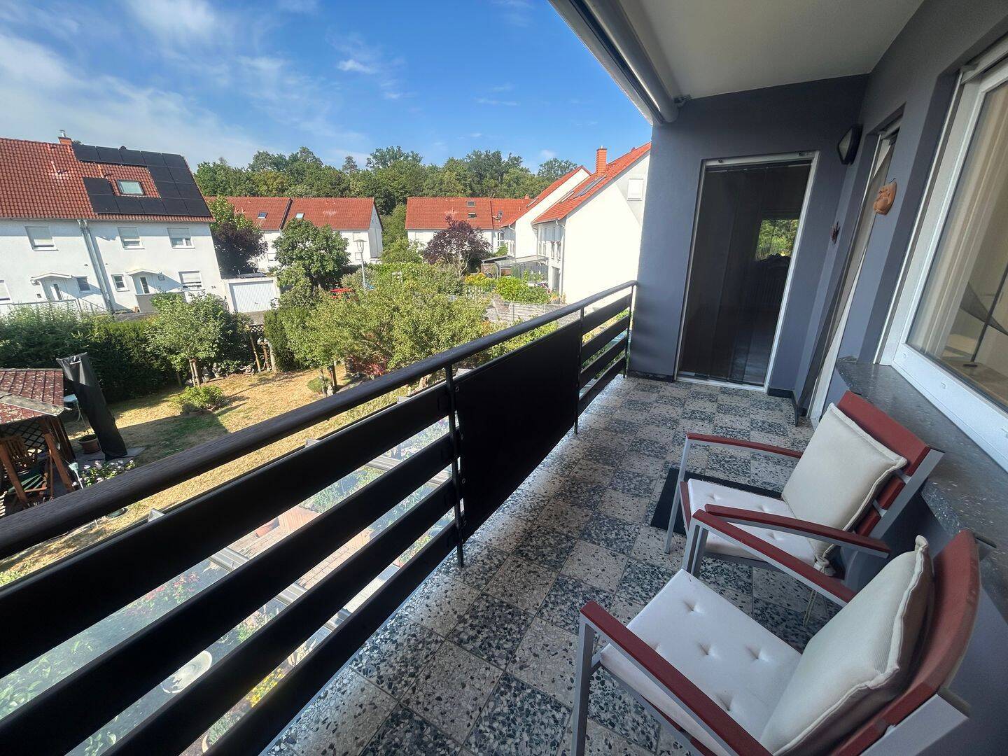                                                               Gro&szlig;z&uuml;gige 3-Zimmer-Wohnung - mit gro&szlig;er Wohnk&uuml;che, Sonnenbalkon und modernisie&hellip;                                                       in Rodenbach (Main-Kinzig-Kreis)