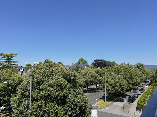 Penthouse-Style auf der Biebricher Allee! Großzügige 3-Zimmer-Wohnung mit Weitblick!