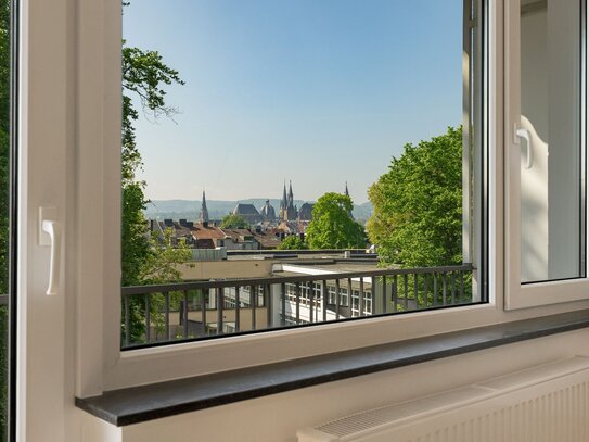 Südbalkon mit Domblick & Fernwärme: sanierte 4-Zimmer-Wohnung mit Erweiterungsoption