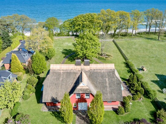 Reetgedeckte Villa mit eigenem Strandzugang