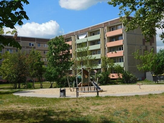 Gemütliche 3-Raum-Wohnung mit Wohlfühlbad und extra großem Balkon - Kita u. Grundschule direkt vor de