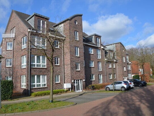 Dachgeschosswohnung in ruhiger Lage mit Balkon, einem TG-Stellplatz und einem Außenstellplatz