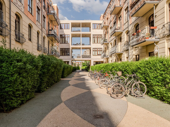 Lichtdurchflutete 3-Zimmer-Wohnung im historischen Hofgarten zur Mitte! Bezugsfrei!