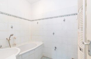 OWNR: Einziehen und Wohlfühlen - Renoviert und mit Küche! Große 2-Zimmer-Wohnung