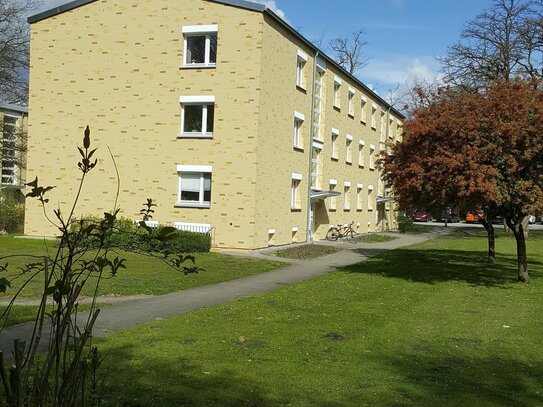 Modernisierte 2,5-Zimmer Wohnung mit Balkon!