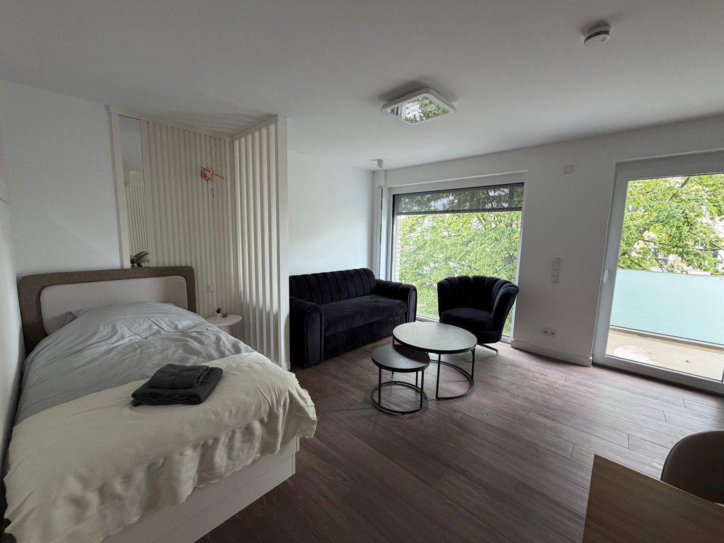 Vollständig möbliertes Apartment mit Balkon in Berlin Pankow - Photo 1