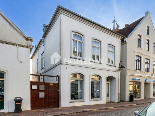 Schmuckstück mit Altbau-Charm mit praktischer Einliegerwohnung & Carports in zentraler Lage | Brake