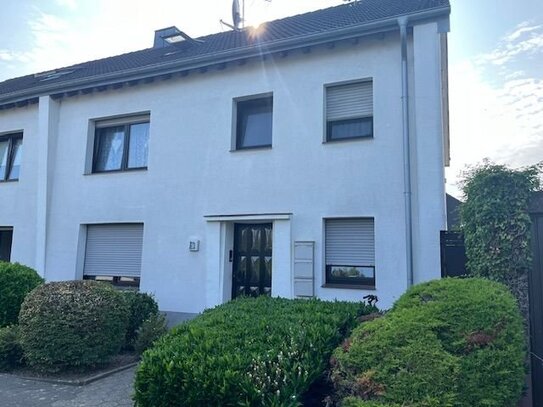 Gepflegtes Dreifamilienhaus in Willich