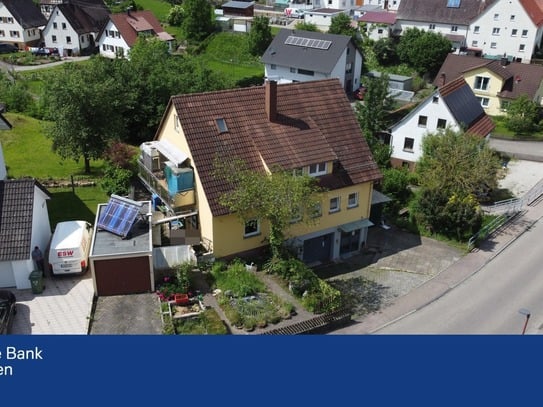 Grundsolides Zweifamilienhaus sucht neue Hausherren!