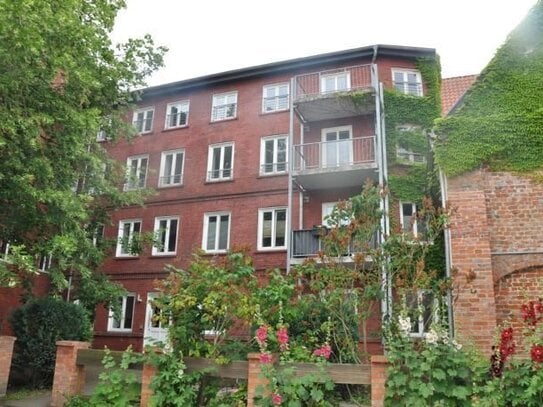 große 2 Zimmerwohnung, mit Balkon in der Stralsunder Altstadt 1.OG